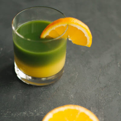 Two-layered matcha με χυμό πορτοκάλι